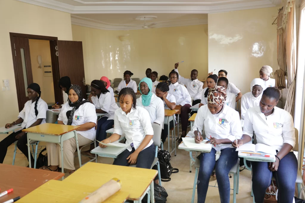 Étudiants en salle de cours à IPAF Santé