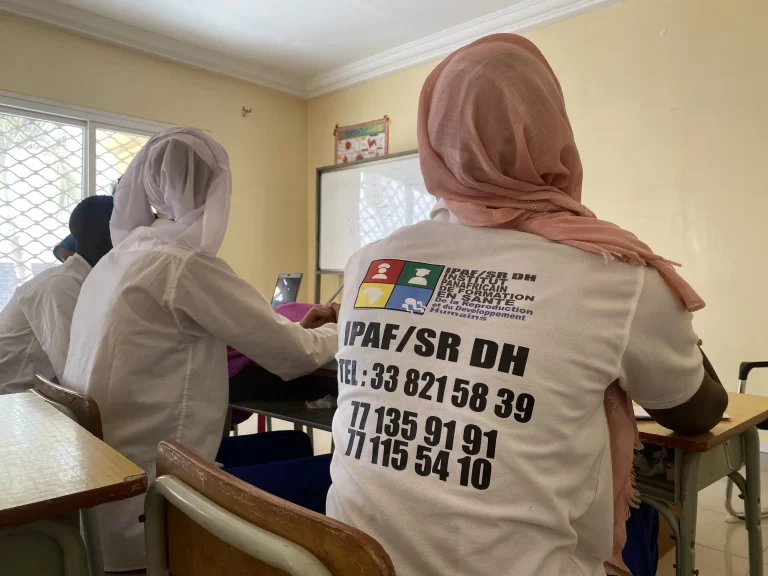Étudiantes en salle de cours à IPAF Santé