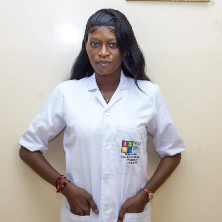 Étudiante en blouse IPAF